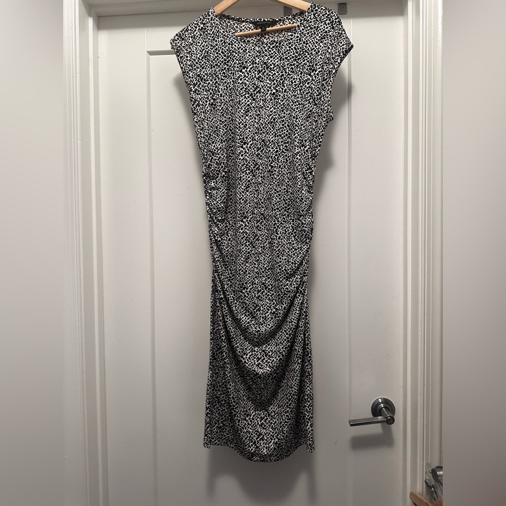 ๐ฅBANANA REPUBLIC Black and White Animal Print Ruched Dress - Size Medium